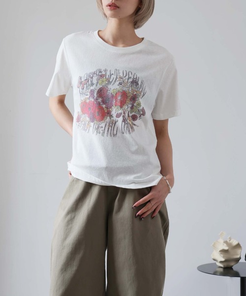 Girly Doll(ガーリードール)の「フラワープリントクルーネックTシャツ(Tシャツ/カットソー・レディース・ホワイト/グレー・F)」の8枚目の写真