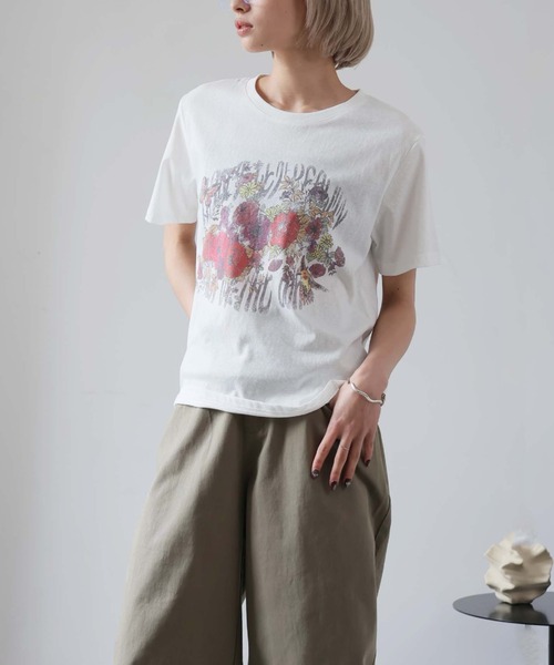 Girly Doll(ガーリードール)の「フラワープリントクルーネックTシャツ(Tシャツ/カットソー・レディース・ホワイト/グレー・F)」の9枚目の写真