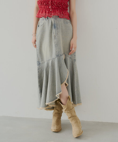 Chico（チコ）の「【2サイズ展開】裾フリンジタイトフレアデニムスカート（スカート・レディース・ブルー系その他/ブルー/ピンク系その他・FREE/MEDIUM）」の4枚目の写真