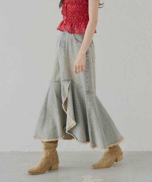 Chico（チコ）の「【2サイズ展開】裾フリンジタイトフレアデニムスカート（スカート・レディース・ブルー系その他/ブルー/ピンク系その他・FREE/MEDIUM）」の5枚目の写真