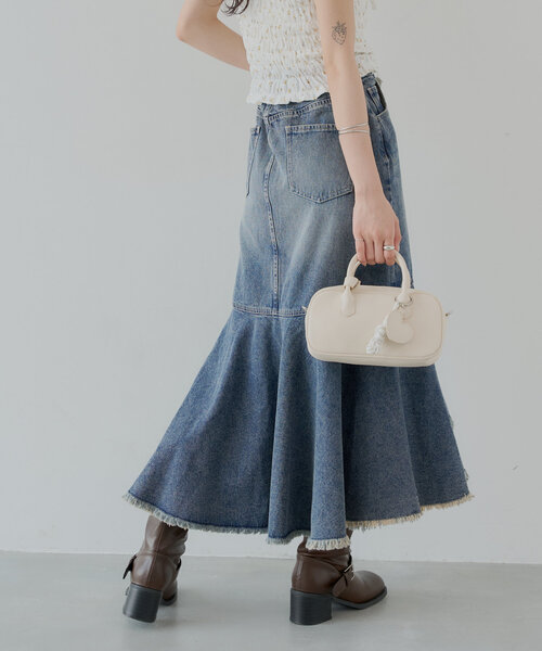 Chico（チコ）の「【2サイズ展開】裾フリンジタイトフレアデニムスカート（スカート・レディース・ブルー系その他/ブルー/ピンク系その他・FREE/MEDIUM）」の18枚目の写真