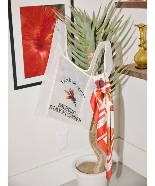 MURUA（ムルーア）の「【MURUA×STAYFLOWER】フラワーデザイントートBAG（ハンドバッグ・レディース・アイボリー・FREE）」の2枚目の写真