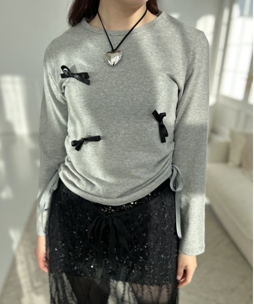 ipugo(イプゴ)の「ipugo/イプゴ シャーリングリボン トップス 秋物 秋服 2026年秋冬(Tシャツ/カットソー・レディース・ブラック/グレー・FREE)」の2枚目の写真