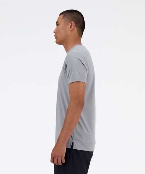 NEW BALANCE(ニューバランス)の「Sport Essentials ランショートスリーブTシャツ(Tシャツ/カットソー・メンズ・ライトグレー・SMALL/MEDIUM/LARGE/X-LARGE)」の2枚目の写真