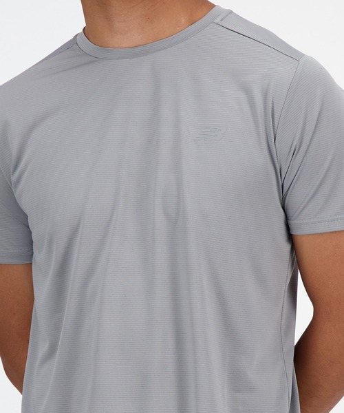 NEW BALANCE(ニューバランス)の「Sport Essentials ランショートスリーブTシャツ(Tシャツ/カットソー・メンズ・ライトグレー・SMALL/MEDIUM/LARGE/X-LARGE)」の4枚目の写真