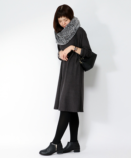 LBC（エルビーシー）の「om起毛天竺タートルワンピース（ワンピース・レディース・ダークグレー/ベージュ/ブラック・MEDIUM）」の2枚目の写真