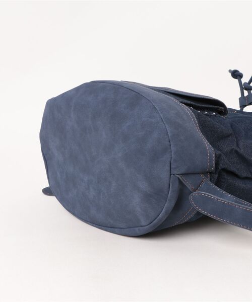 Desigual（デシグアル）の「ミディアムサイズのデニム巾着型コンバーチブルバックパック（バックパック/リュック・レディース・ブルー・FREE）」の9枚目の写真