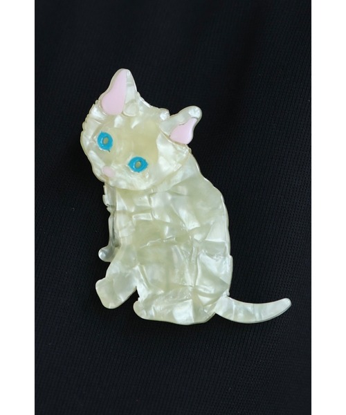 cawaii（カワイイ）の「青い目のミルキーな猫ちゃんブローチ（ブローチ/コサージュ・レディース・ホワイト/ブラック・FREE）」の2枚目の写真