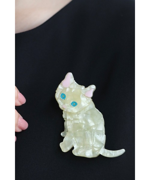 cawaii（カワイイ）の「青い目のミルキーな猫ちゃんブローチ（ブローチ/コサージュ・レディース・ホワイト/ブラック・FREE）」の11枚目の写真