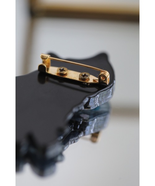 cawaii（カワイイ）の「青い目のミルキーな猫ちゃんブローチ（ブローチ/コサージュ・レディース・ホワイト/ブラック・FREE）」の12枚目の写真