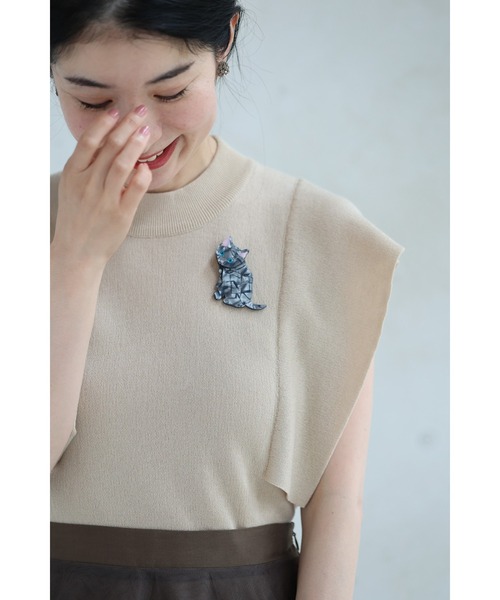 cawaii（カワイイ）の「青い目のミルキーな猫ちゃんブローチ（ブローチ/コサージュ・レディース・ホワイト/ブラック・FREE）」の14枚目の写真