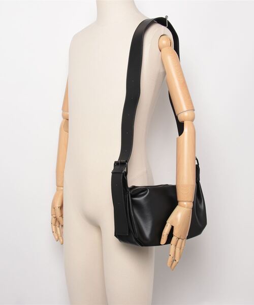 バッグ STUDIOUS  HARF MOON SHOULDER BAG  BLACK HARF MOON SHOULDER BAG | STUDIOUS