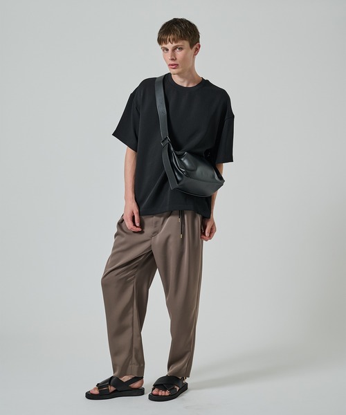 STUDIOUS（ステュディオス）の「HARF MOON SHOULDER BAG - Medium/ハーフムーンショルダーバッグ - ミディアム 長さ調節可能（ショルダーバッグ・メンズ・ブラック・FREE）」の10枚目の写真