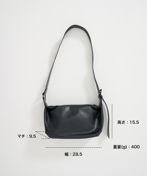 【バーバリーブルーレーベル】ショルダーバッグ　黒　ハーフムーン　クロスボディ バーバリーブルーレーベル】ショルダーバッグ 黒 ハーフムーン