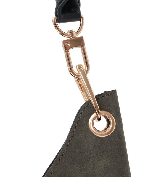 YECCA VECCA（イェッカヴェッカ）の「チャーム付き2wayショルダーバッグ（トートバッグ・レディース・チャコールグレー/ブラウン/キャメル・FREE）」の13枚目の写真