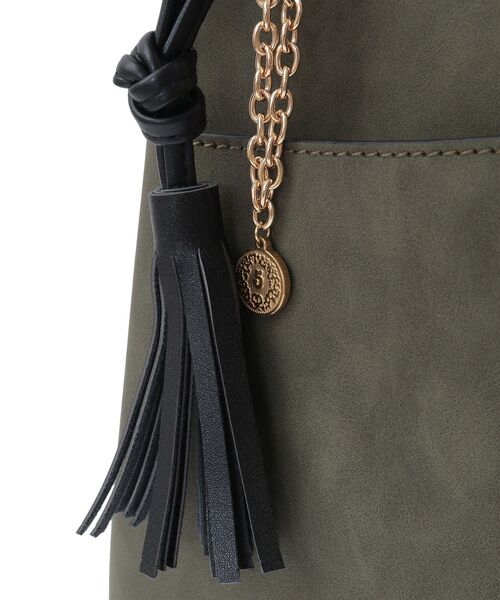 YECCA VECCA（イェッカヴェッカ）の「チャーム付き2wayショルダーバッグ（トートバッグ・レディース・チャコールグレー/ブラウン/キャメル・FREE）」の14枚目の写真