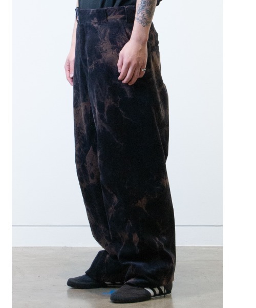 YUKI HASHIMOTO(ユウキハシモト)の「YUKI HASHIMOTO CORDUROY REVERSE TWISTED WORK PANTS (252-01-0206C)(その他パンツ・メンズ・ブラック・44/46)」の4枚目の写真