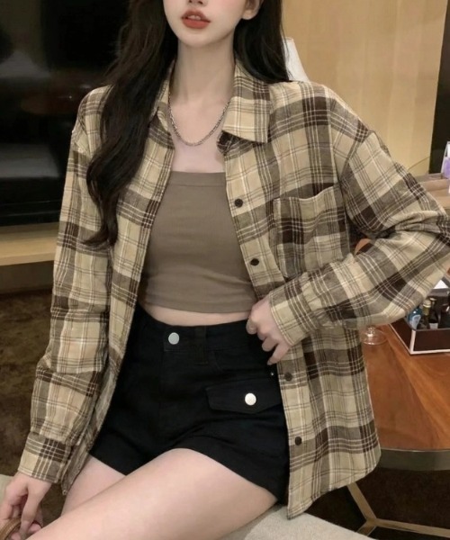 cammie(キャミー)の「格子チェックオーバーサイズシャツ(シャツ/ブラウス・レディース・ブラック/ピンク/ベージュ/ネイビー・M/L)」の2枚目の写真