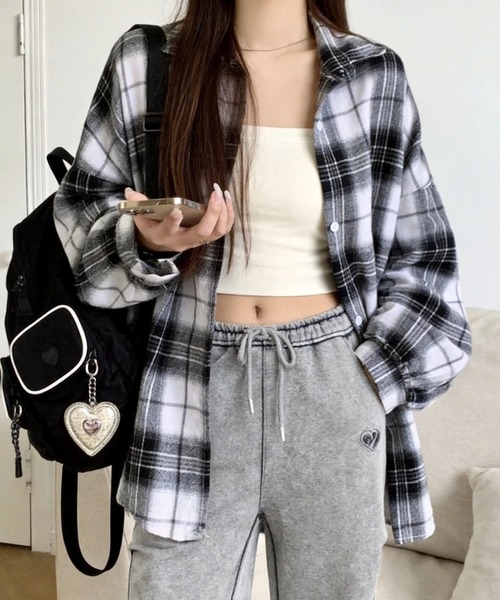 cammie(キャミー)の「格子チェックオーバーサイズシャツ(シャツ/ブラウス・レディース・ブラック/ピンク/ベージュ/ネイビー・M/L)」の1枚目の写真