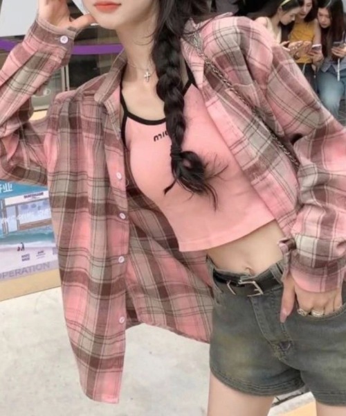 cammie(キャミー)の「格子チェックオーバーサイズシャツ(シャツ/ブラウス・レディース・ブラック/ピンク/ベージュ/ネイビー・M/L)」の12枚目の写真