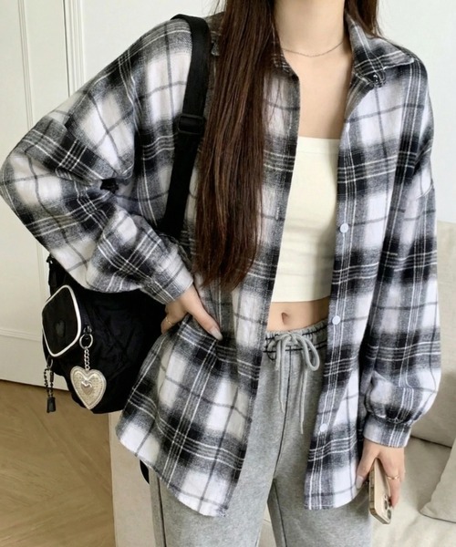 cammie(キャミー)の「格子チェックオーバーサイズシャツ(シャツ/ブラウス・レディース・ブラック/ピンク/ベージュ/ネイビー・M/L)」の17枚目の写真