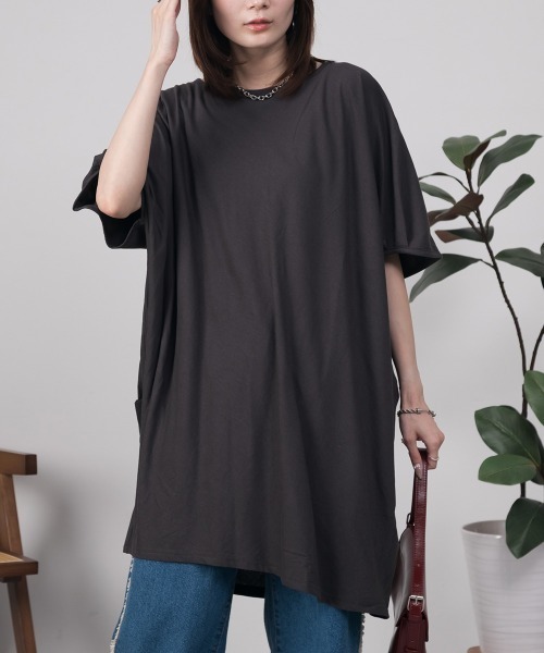RCD(アールシーディー)の「チュニック丈アシメプルオーバー(Tシャツ/カットソー・レディース・ホワイト/ブラック/カーキ/チャコールグレー/ライトブラウン・LL~3L/M-L)」の1枚目の写真