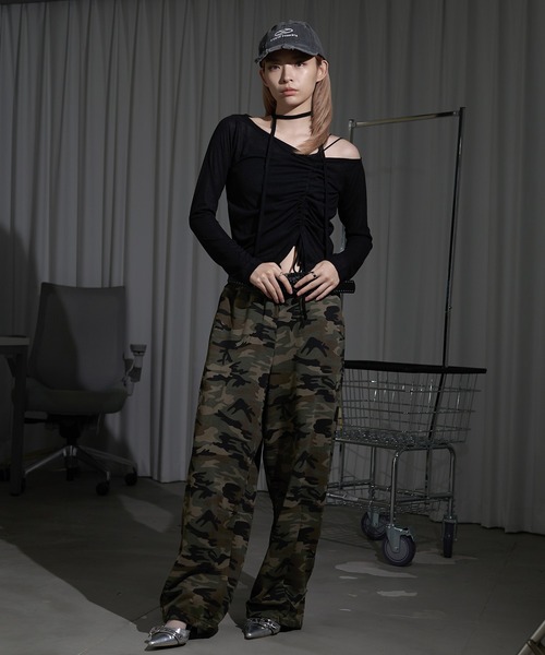 apres jour mignon(アプレジュールミニョン)の「タイ付きドロストオフショルロングトップス(Tシャツ/カットソー・レディース・グレー/チャコールグレー/ブラック・フリー/X-LARGE)」の5枚目の写真