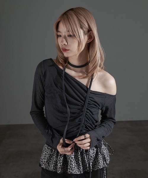 apres jour mignon(アプレジュールミニョン)の「タイ付きドロストオフショルロングトップス(Tシャツ/カットソー・レディース・グレー/チャコールグレー/ブラック・フリー/X-LARGE)」の6枚目の写真