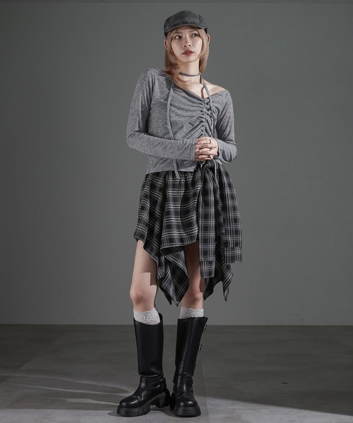 apres jour mignon(アプレジュールミニョン)の「タイ付きドロストオフショルロングトップス(Tシャツ/カットソー・レディース・グレー/チャコールグレー/ブラック・フリー/X-LARGE)」の9枚目の写真