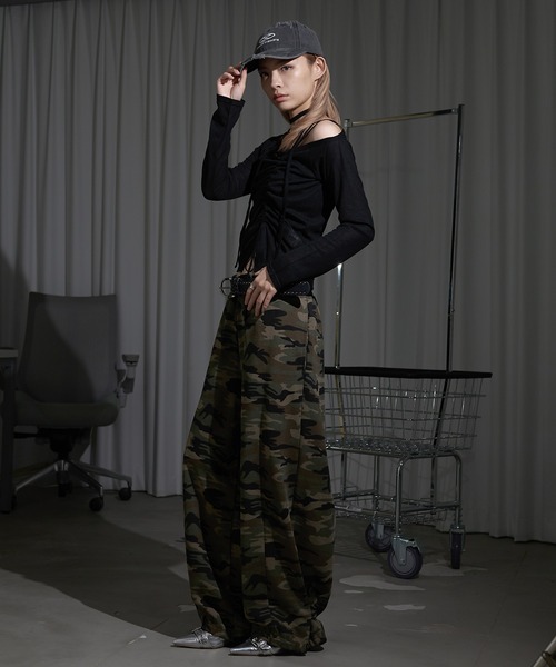 apres jour mignon(アプレジュールミニョン)の「タイ付きドロストオフショルロングトップス(Tシャツ/カットソー・レディース・グレー/チャコールグレー/ブラック・フリー/X-LARGE)」の12枚目の写真