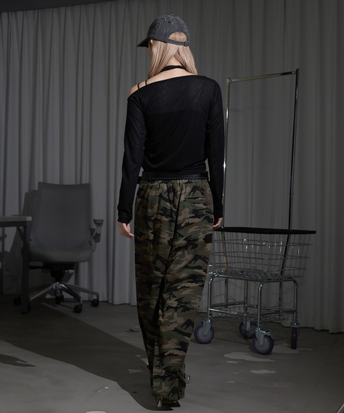 apres jour mignon(アプレジュールミニョン)の「タイ付きドロストオフショルロングトップス(Tシャツ/カットソー・レディース・グレー/チャコールグレー/ブラック・フリー/X-LARGE)」の13枚目の写真