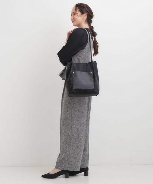 SHOO・LA・RUE（シューラルー）の「つまみハンドルトートバッグ（トートバッグ・レディース・シルバー/ベージュ系4/ブラック・00）」の7枚目の写真