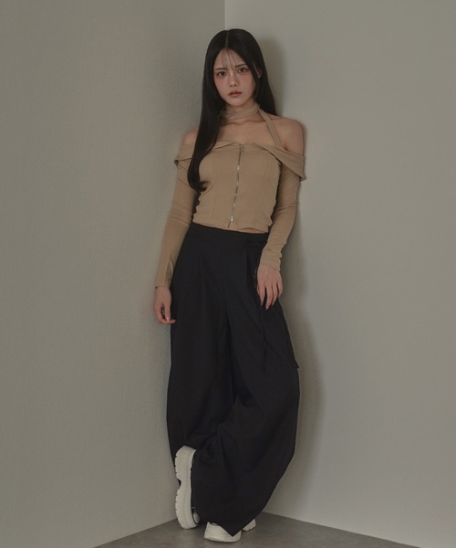 M DOLLY(エムドリー)の「ribbon luminella wide pants / リボンルミネッラワイドパンツ(その他パンツ・レディース・ベージュ/ブラック・S/M)」の6枚目の写真