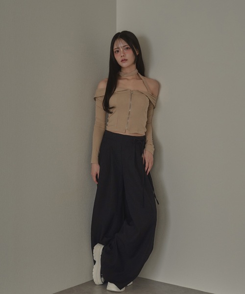 M DOLLY(エムドリー)の「ribbon luminella wide pants / リボンルミネッラワイドパンツ(その他パンツ・レディース・ベージュ/ブラック・S/M)」の8枚目の写真