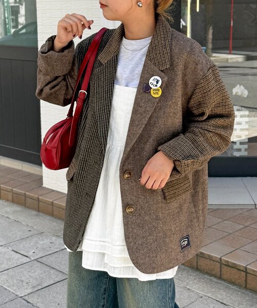 缶バッジ付きツイードテーラードジャケット（テーラードジャケット
