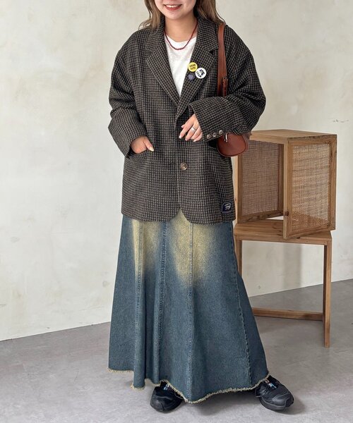 缶バッジ付きツイードテーラードジャケット（テーラードジャケット