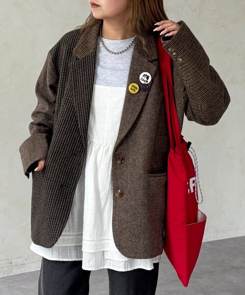 缶バッジ付きツイードテーラードジャケット（テーラードジャケット