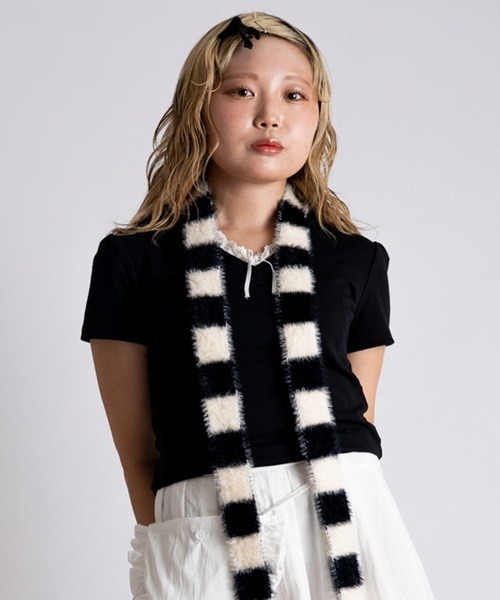 Vini（ヴィニ）の「【Vini】ミックスボーダー ニットマフラー/ロングストール（マフラー・レディース・ブラック/ブルー/グリーン・FREE）」の8枚目の写真