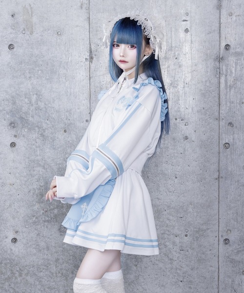 Amilige（アミリージュ）の「ラインフリル袖ZIPトップス＋エプロン