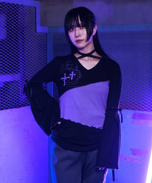 NIBBLE POISON(ニブルポイズン)の「ツギハギフレア袖プルオーバー(Tシャツ/カットソー・レディース・グレー/パープル/ワイン・MEDIUM)」の2枚目の写真