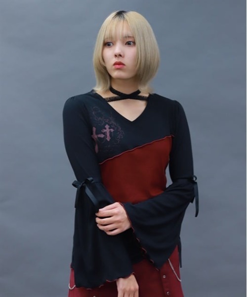 NIBBLE POISON(ニブルポイズン)の「ツギハギフレア袖プルオーバー(Tシャツ/カットソー・レディース・グレー/パープル/ワイン・MEDIUM)」の3枚目の写真