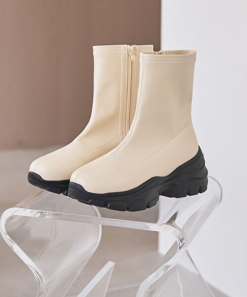 coen(コーエン)の「やわらかスニーカーブーツ(ブーツ・レディース・ブラック/オフホワイト・22.5cm/23.5cm/24.5cm)」の2枚目の写真