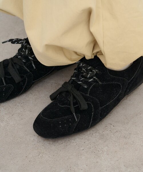 w closet(ダブルクローゼット)の「レースアップフラットスニーカー(スニーカー・レディース・ブラック/シルバー/ピンク・LARGE/MEDIUM)」の8枚目の写真