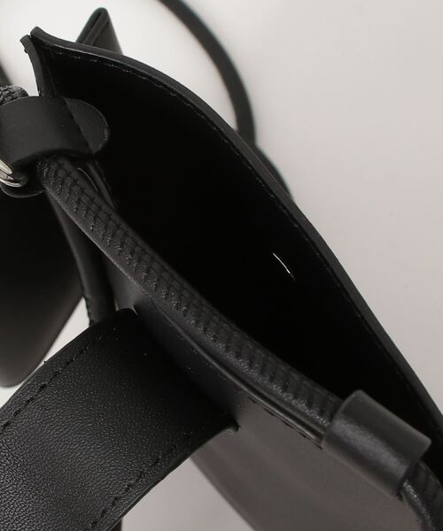 Shelly island(シェリーアイランド)の「ポーチショルダーバッグ(ショルダーバッグ・レディース・ベージュ/ブラック・FREE)」の11枚目の写真