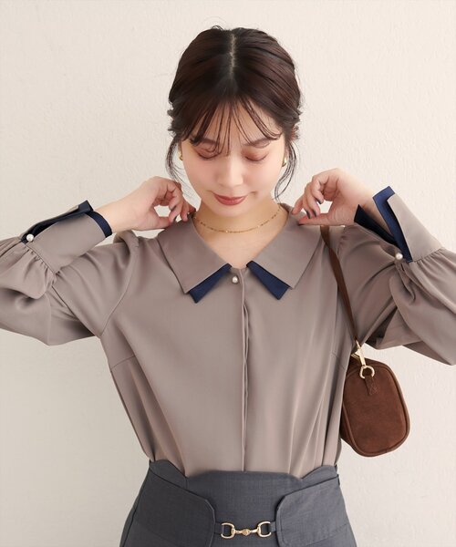natural couture(ナチュラルクチュール)の「【WEB限定】〈osono〉重ね衿配色ブラウス(シャツ/ブラウス・レディース・その他2/その他1/ネイビー/モカ/チャコールグレー/オフホワイト・FREE)」の4枚目の写真