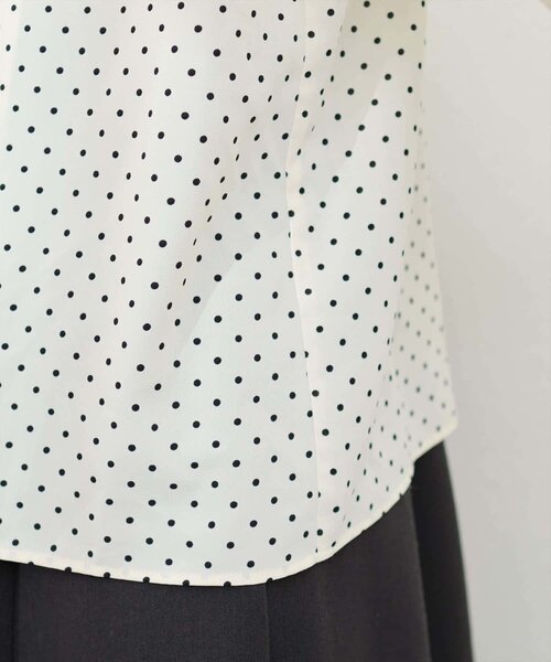 natural couture(ナチュラルクチュール)の「【WEB限定】〈osono〉重ね衿配色ブラウス(シャツ/ブラウス・レディース・その他2/その他1/ネイビー/モカ/チャコールグレー/オフホワイト・FREE)」の9枚目の写真