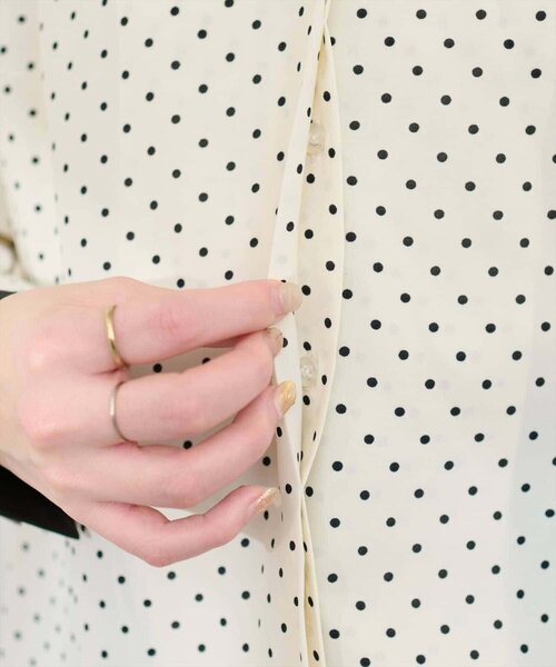 natural couture(ナチュラルクチュール)の「【WEB限定】〈osono〉重ね衿配色ブラウス(シャツ/ブラウス・レディース・その他2/その他1/ネイビー/モカ/チャコールグレー/オフホワイト・FREE)」の10枚目の写真