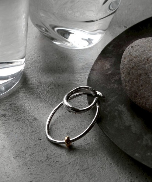 Soierie(ソワリー)の「ネオ コイル イヤーカフ / Neo coil earcuff(イヤーカフ・レディース・シルバー×ゴールド・FREE)」の3枚目の写真