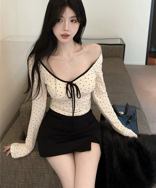 shopnikoniko(ショップニコニコ)の「ドット柄 フロントリボン スリムトップス(Tシャツ/カットソー・レディース・ドット・フリー)」の9枚目の写真