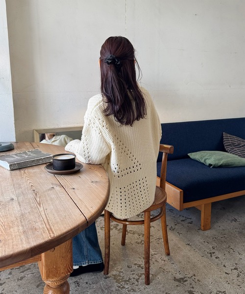 LE MORE(リモア)の「パターンデザインルーズニットカーディガン(カーディガン/ボレロ・レディース・アイボリー・FREE)」の5枚目の写真